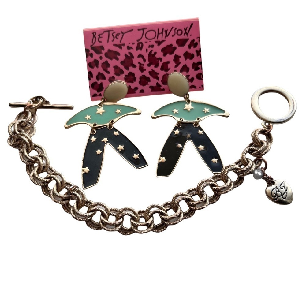 BETSEY JOHNSON Gold Charm Bracelet + Earrings - Picture 2 of 11